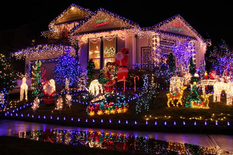 Plotting a Route for a Tacky Lights Tour in Virginia: Top Destinations